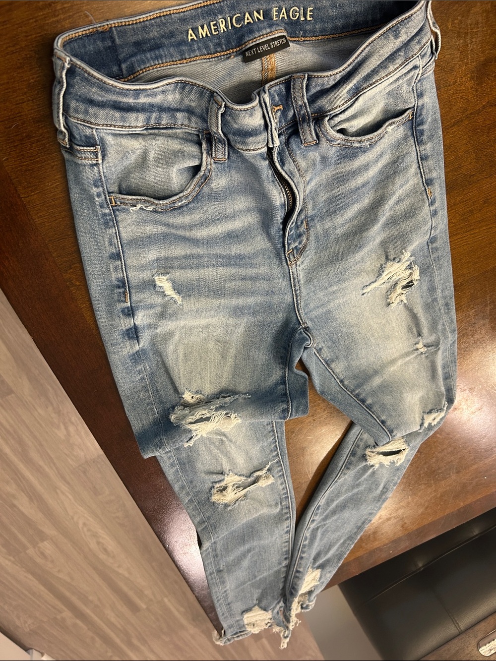 American Eagle Light Wash Distressed Skinny Jeans 4 short